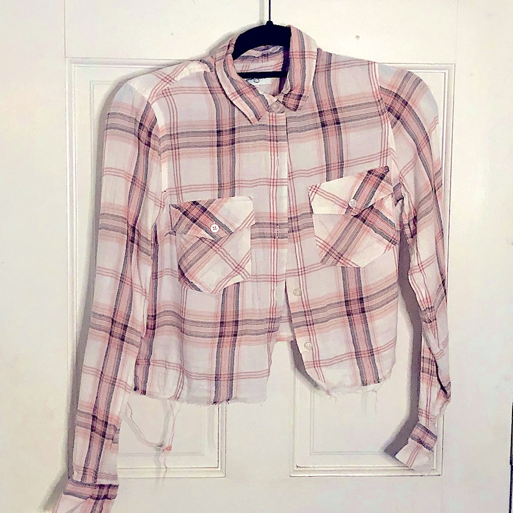 ⭐️Distressed Pink Cropped Flannel⭐️